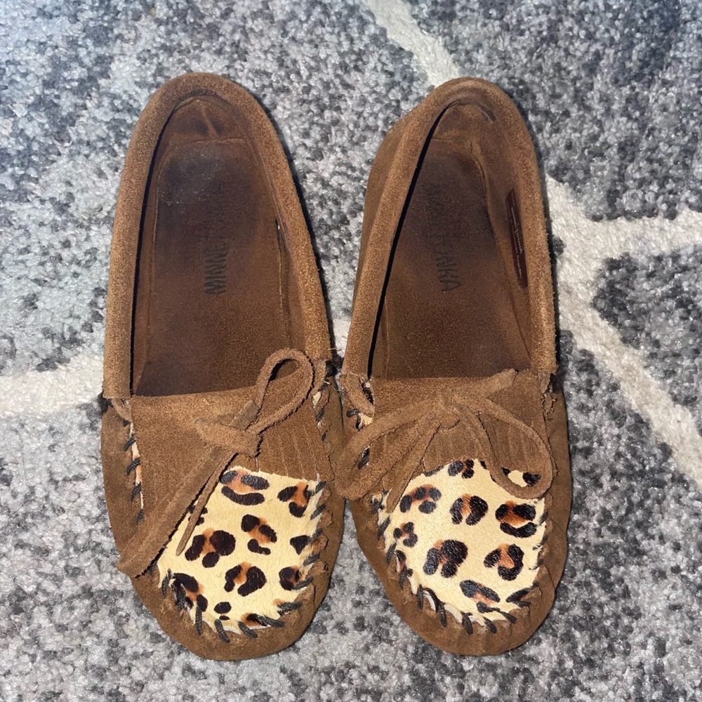 Minnetonka Moccasins Size 2 (can fit Like A Size 5 In Womens)